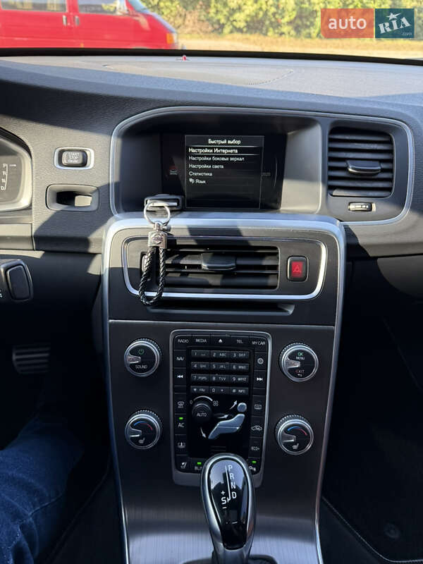 Седан Volvo S60 2015 в Черновцах