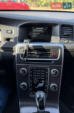 Седан Volvo S60 2015 в 