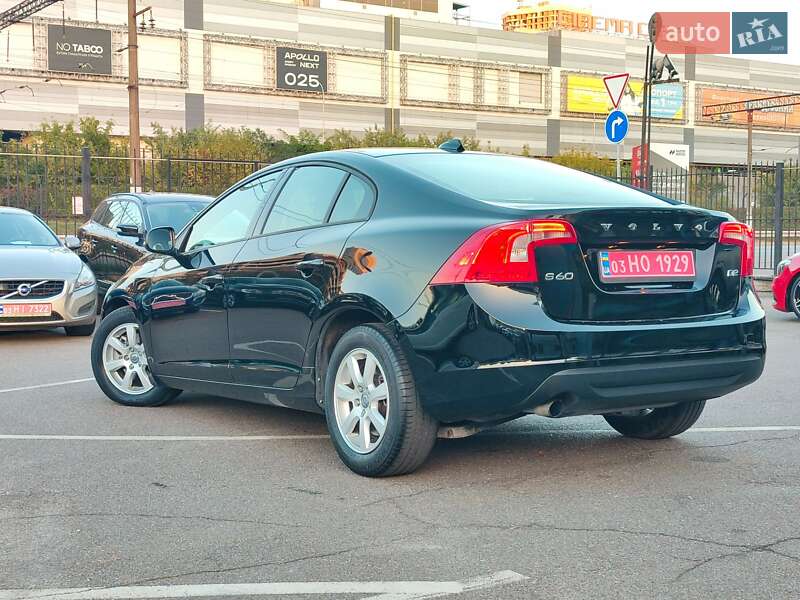 Седан Volvo S60 2012 в Киеве