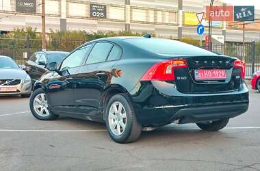 Седан Volvo S60 2012 в 