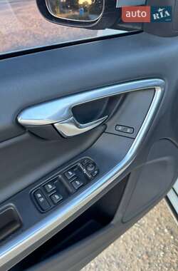 Седан Volvo S60 2015 в 