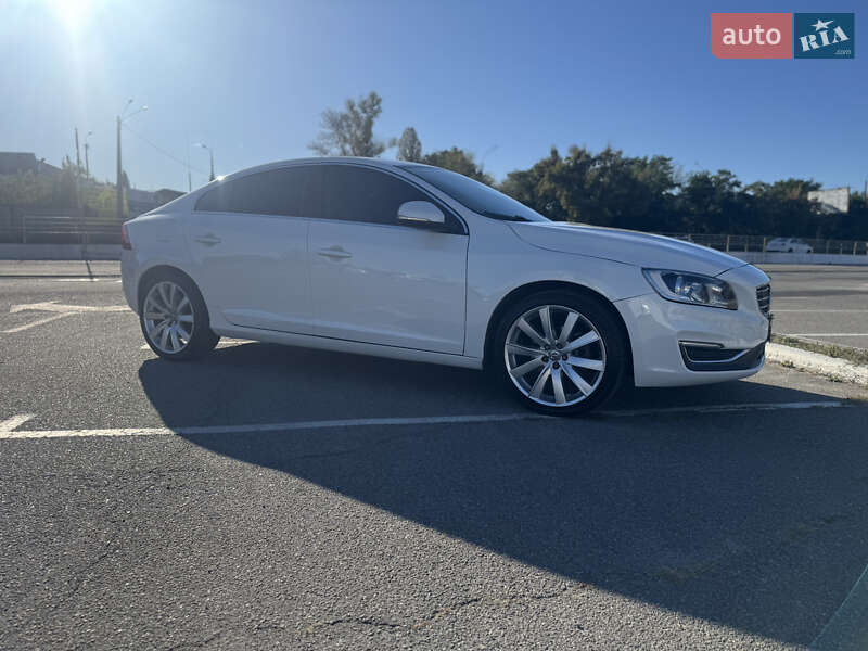 Седан Volvo S60 2016 в Киеве