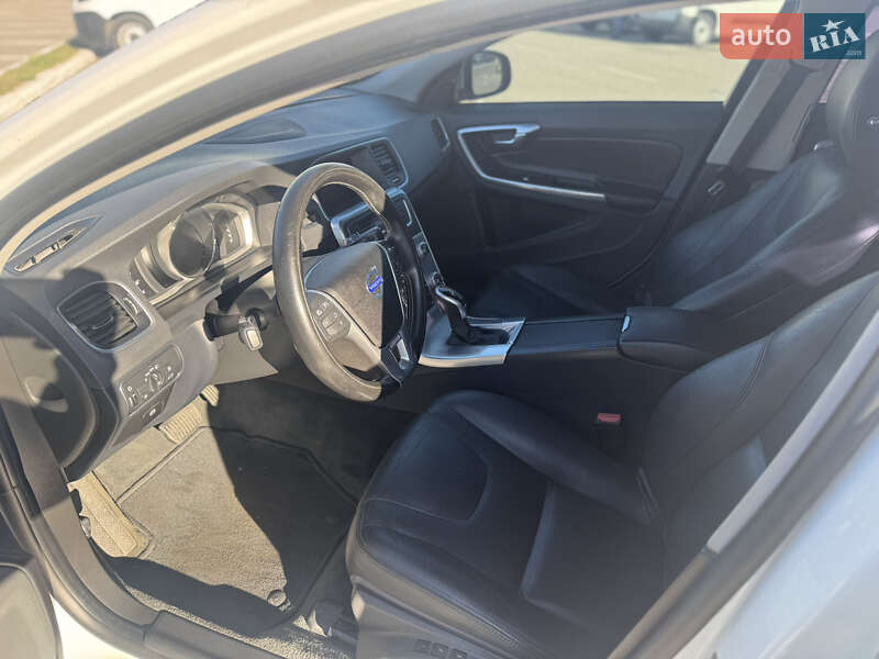 Седан Volvo S60 2016 в Киеве