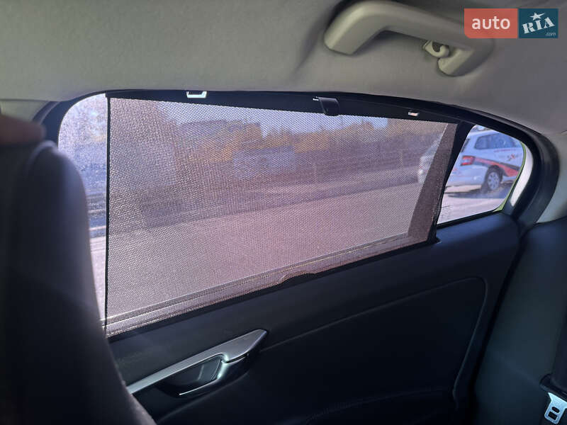 Седан Volvo S60 2016 в Киеве