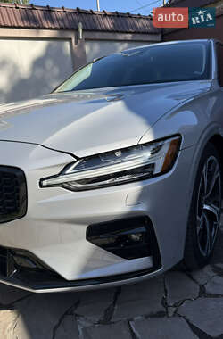 Седан Volvo S60 2023 в 