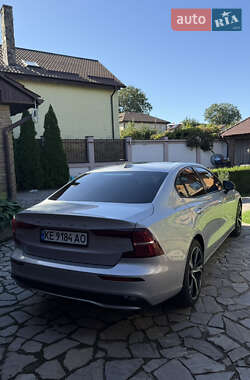 Седан Volvo S60 2023 в 