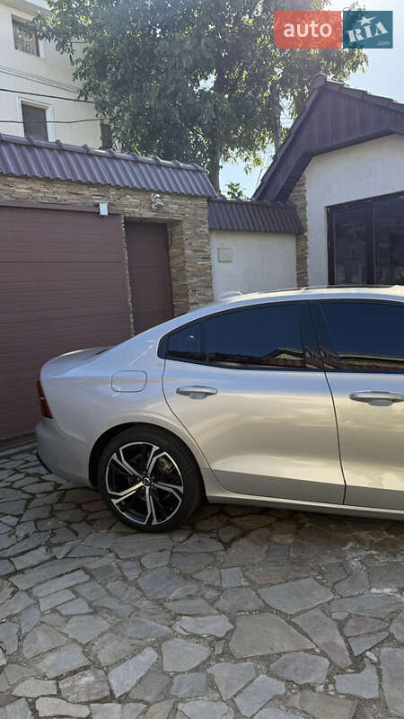 Седан Volvo S60 2023 в Одесі