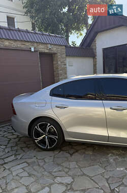 Седан Volvo S60 2023 в 