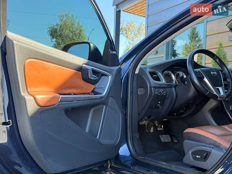 Седан Volvo S60 2013 в Ровно