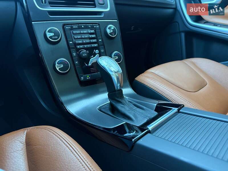 Седан Volvo S60 2013 в Ровно