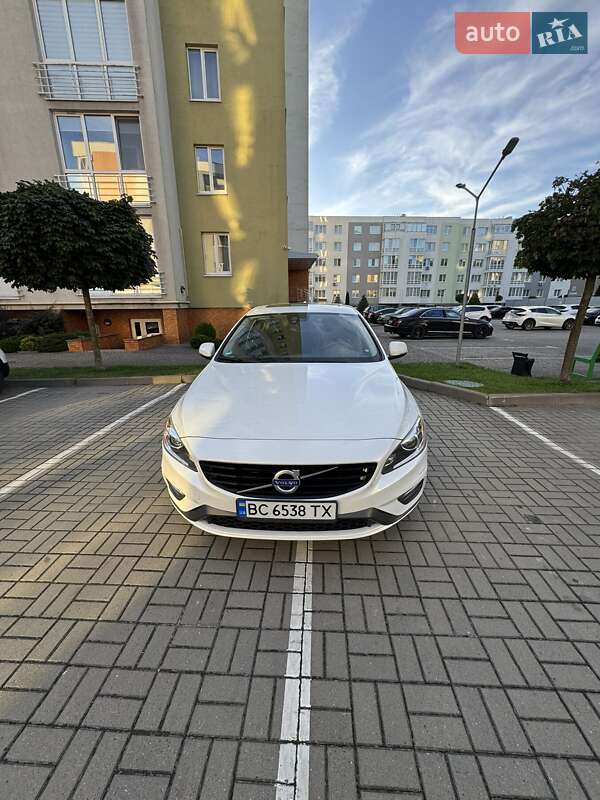 Седан Volvo S60 2016 в Львове