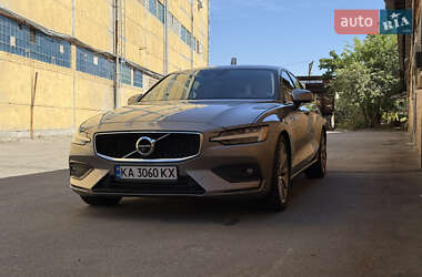 Седан Volvo S60 2019 в 