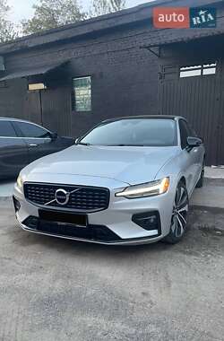 Седан Volvo S60 2022 в Львове
