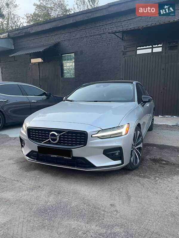 Седан Volvo S60 2022 в 