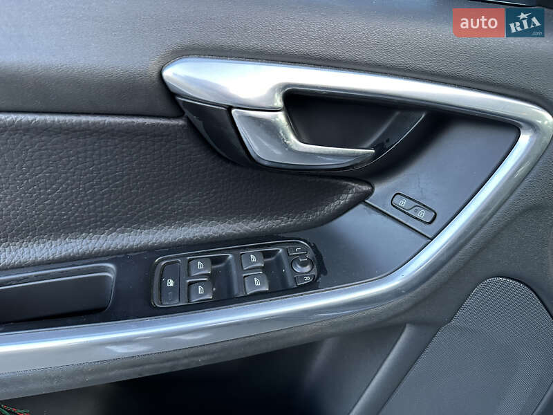 Седан Volvo S60 2011 в Києві