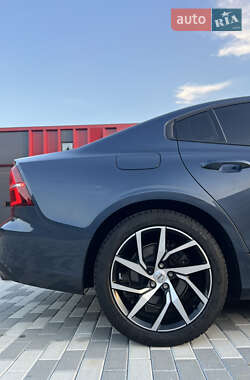 Седан Volvo S60 2020 в 