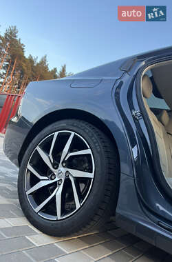 Седан Volvo S60 2020 в 