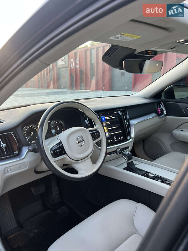 Седан Volvo S60 2020 в Львове