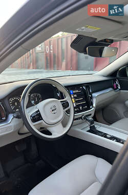 Седан Volvo S60 2020 в 