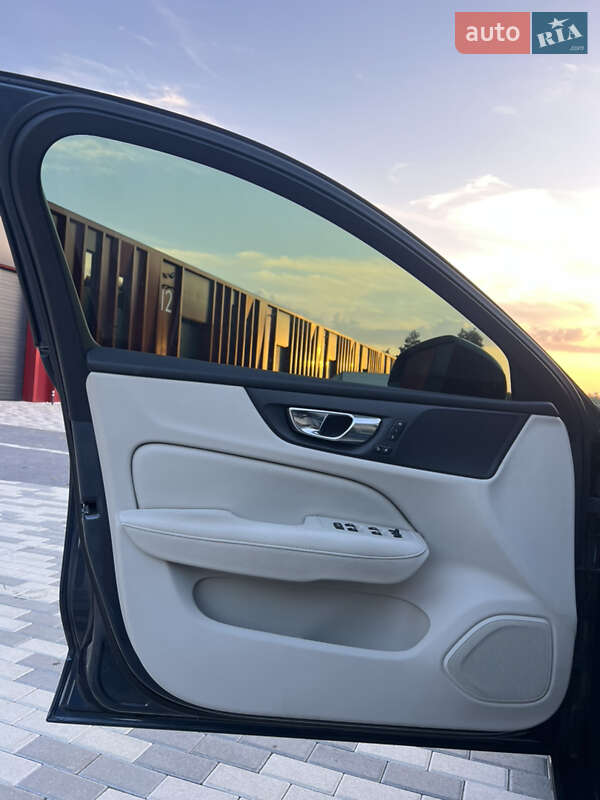 Седан Volvo S60 2020 в Львове