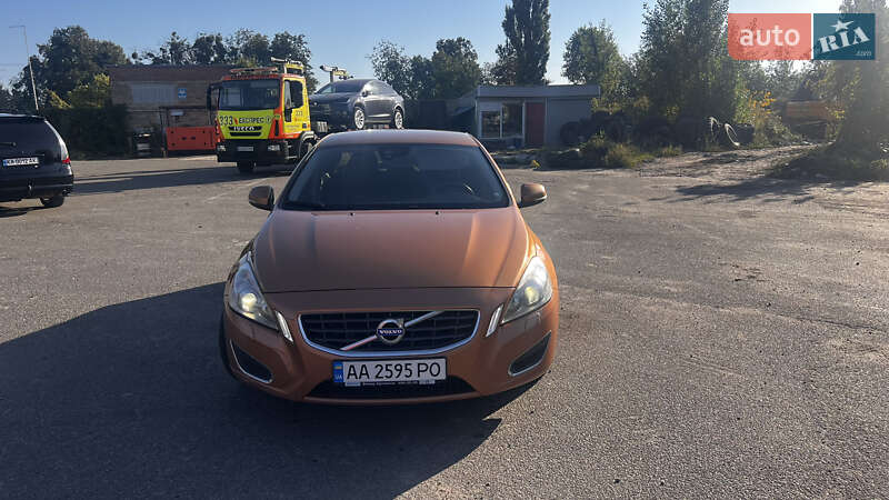 Седан Volvo S60 2011 в Киеве