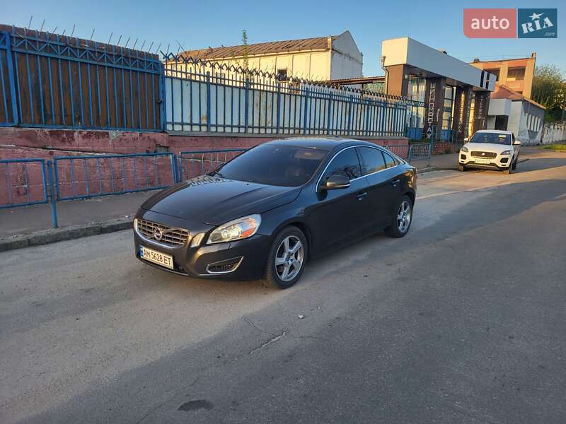 Седан Volvo S60 2012 в 