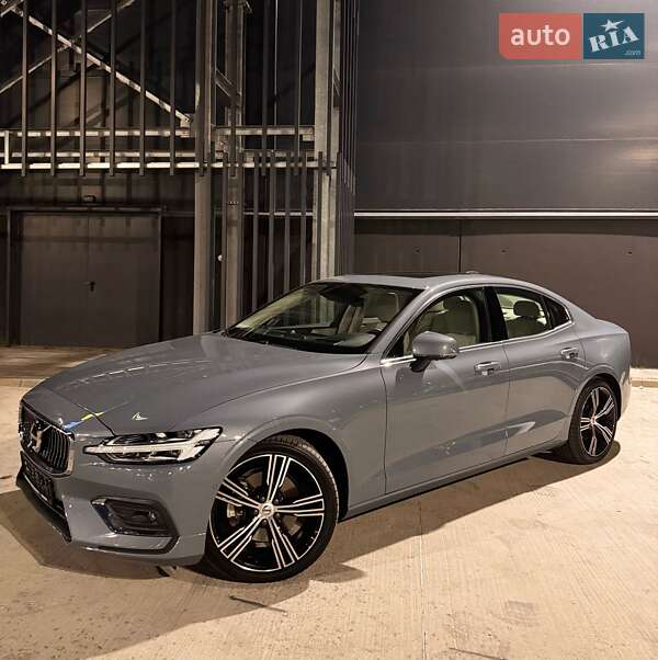 Седан Volvo S60 2021 в Киеве