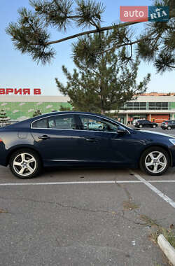 Седан Volvo S60 2012 в 