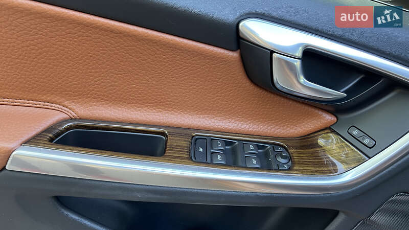 Седан Volvo S60 2012 в Кривому Розі