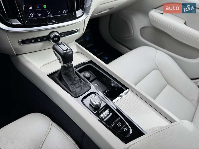 Седан Volvo S60 2019 в Ровно