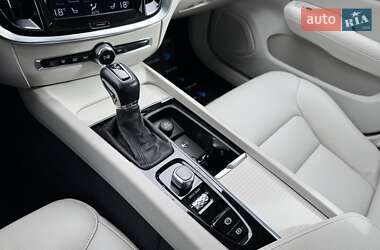 Седан Volvo S60 2019 в 