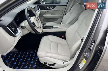 Седан Volvo S60 2019 в 