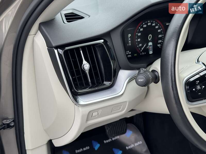 Седан Volvo S60 2019 в Ровно