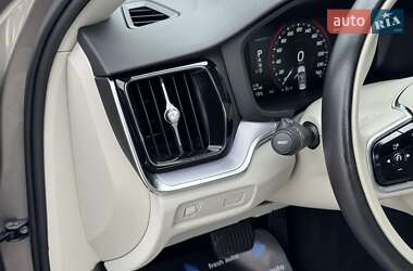 Седан Volvo S60 2019 в 