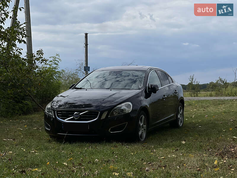 Седан Volvo S60 2011 в Ужгороде