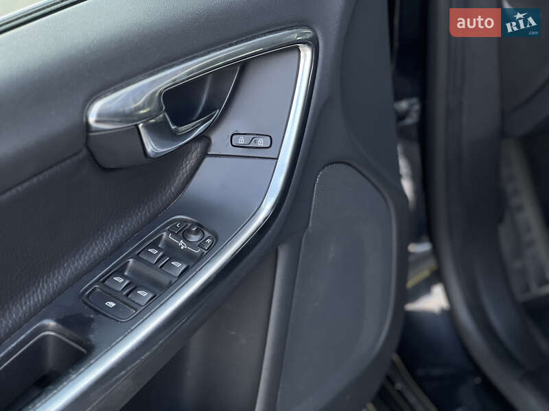 Седан Volvo S60 2011 в Ужгороде