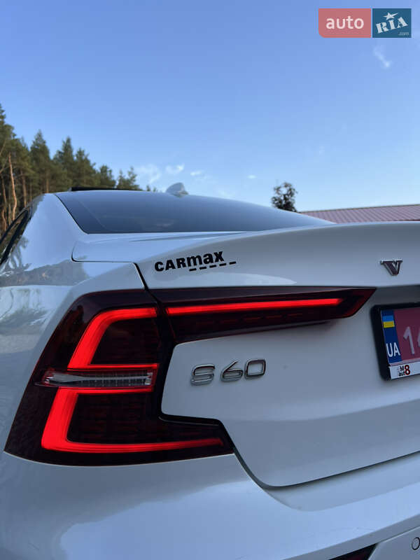 Седан Volvo S60 2019 в Львові