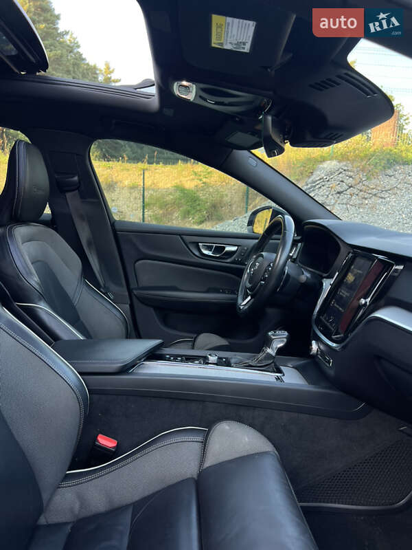 Седан Volvo S60 2019 в Львові