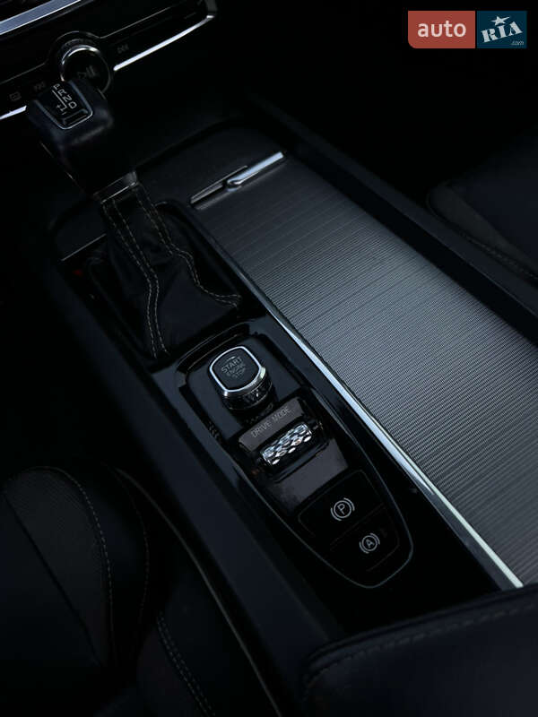 Седан Volvo S60 2019 в Львові