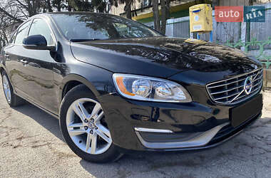 Седан Volvo S60 2015 в Киеве
