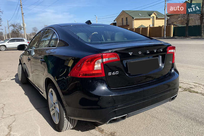 Седан Volvo S60 2015 в Киеве