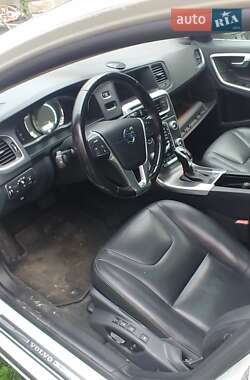 Седан Volvo S60 2015 в 