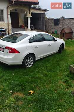 Седан Volvo S60 2015 в 