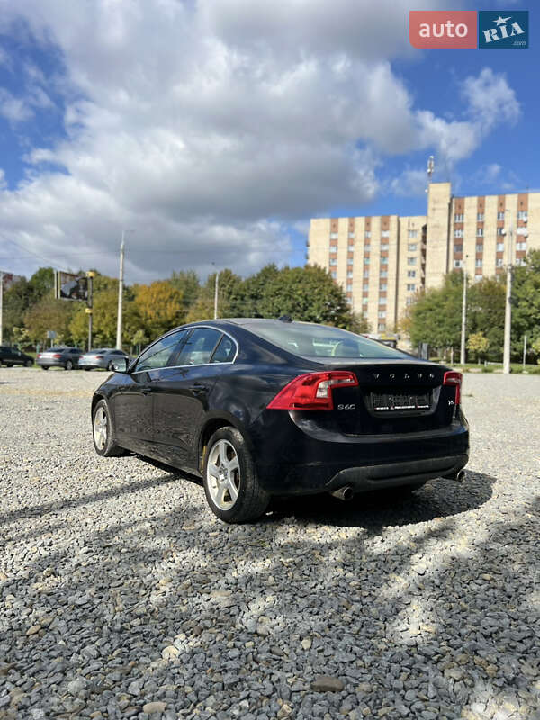 Седан Volvo S60 2012 в Чернівцях