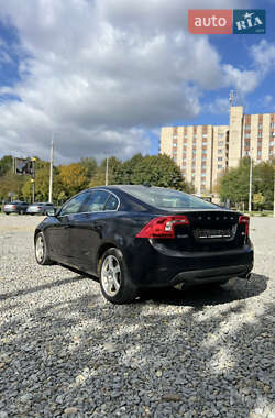 Седан Volvo S60 2012 в 