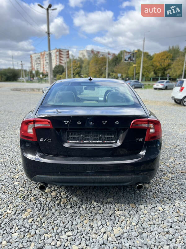 Седан Volvo S60 2012 в Чернівцях