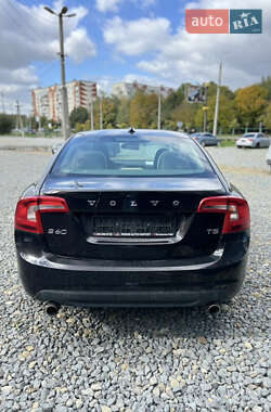 Седан Volvo S60 2012 в 