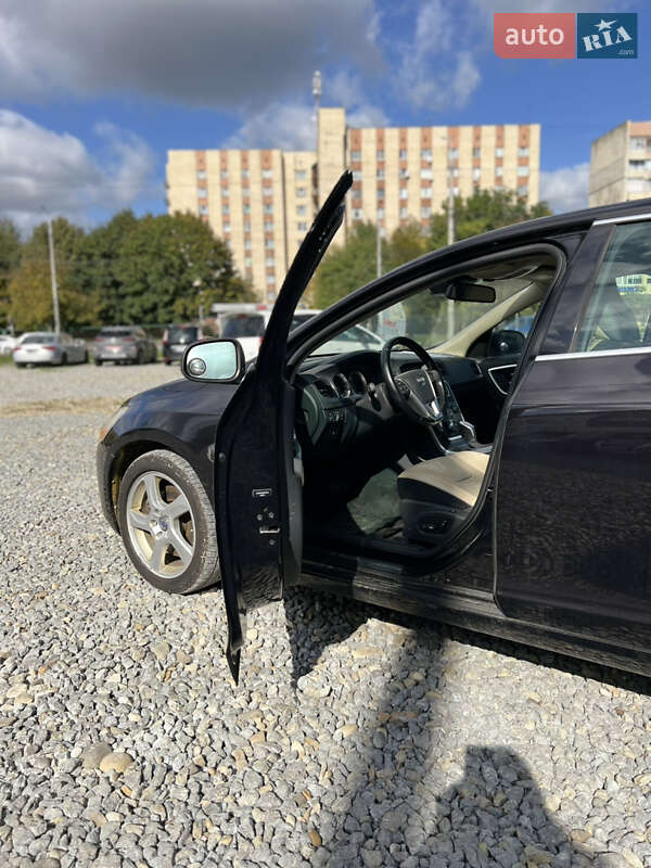 Седан Volvo S60 2012 в Чернівцях