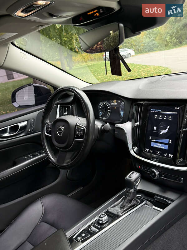 Седан Volvo S60 2020 в Киеве
