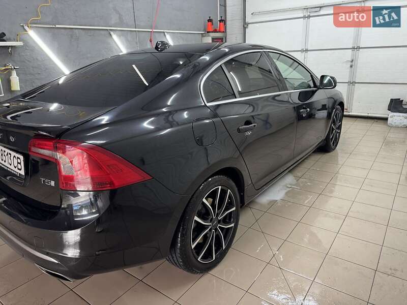 Седан Volvo S60 2017 в Киеве